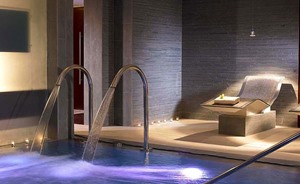 8 Heated loungers